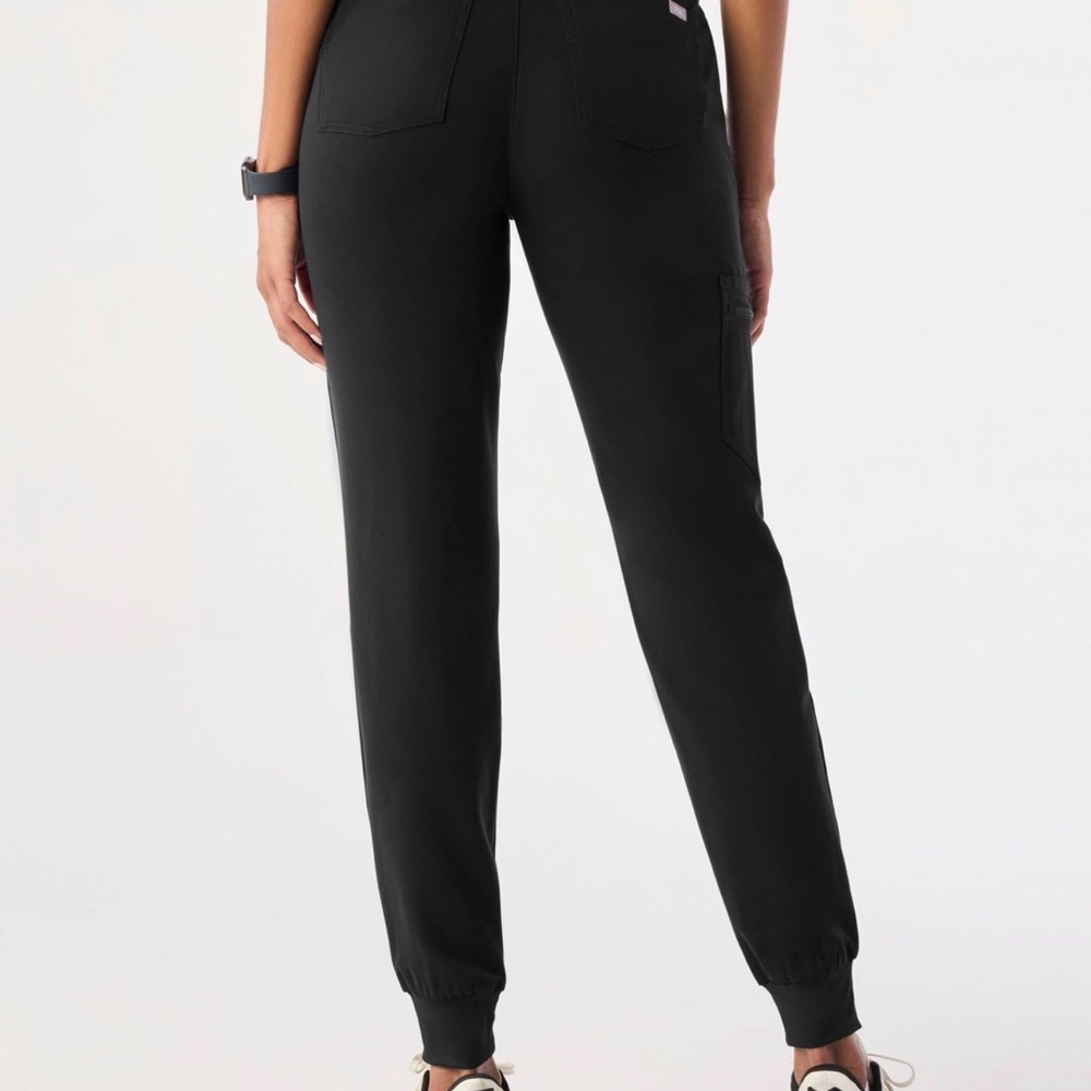 Women’s FIGS Zamora Jogger Scrub Pants - Picture 5 of 5